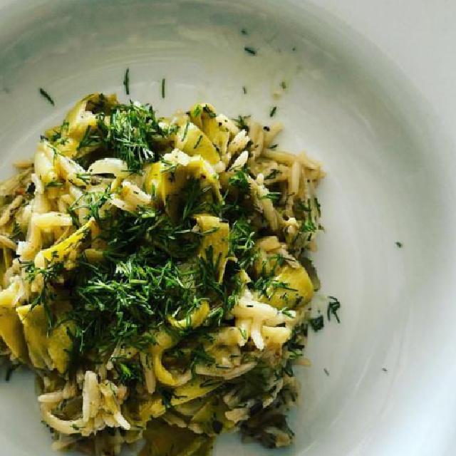 Zeytinyağlı Kabak Sıyırma: Hafif ve Lezzetli Bir Ege Esintisi