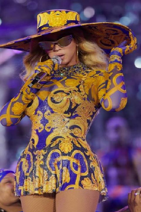 Beyoncé’nin Sahne Stilleri: Zaman İçinde İkonik Anlar ve Turneden Kareler