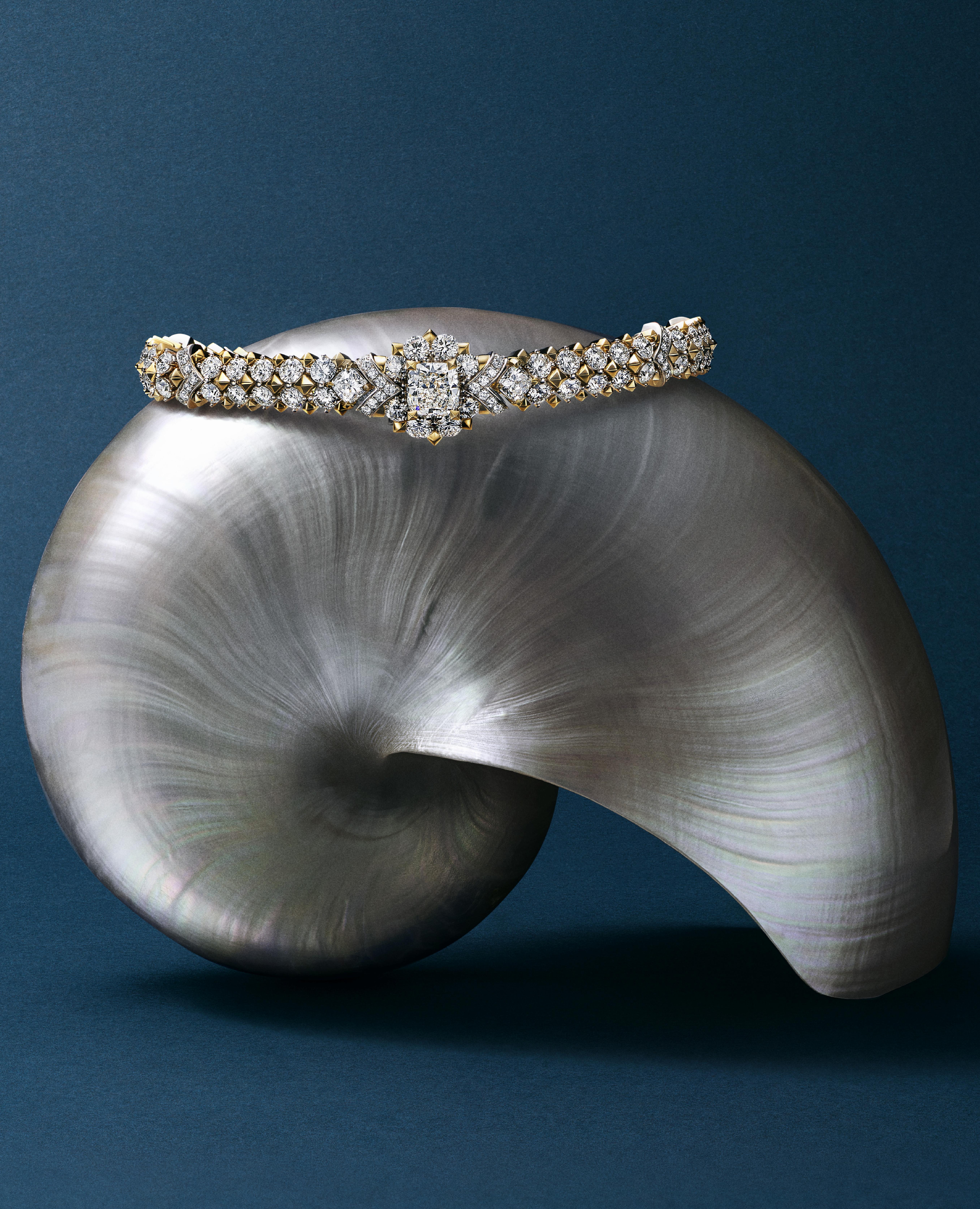 Blue Book 2025: Deniz Büyüsü - Sonbahar Koleksiyonunun Şaşırtıcı Detayları