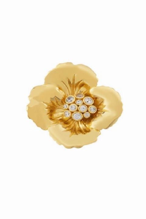 Broş Modasının Dönüşü: Çok Yönlü aksesuar olarak yükselişe geçen motifler