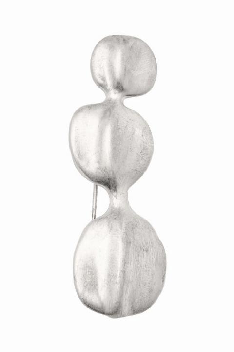 Broş Modasının Dönüşü: Çok Yönlü aksesuar olarak yükselişe geçen motifler