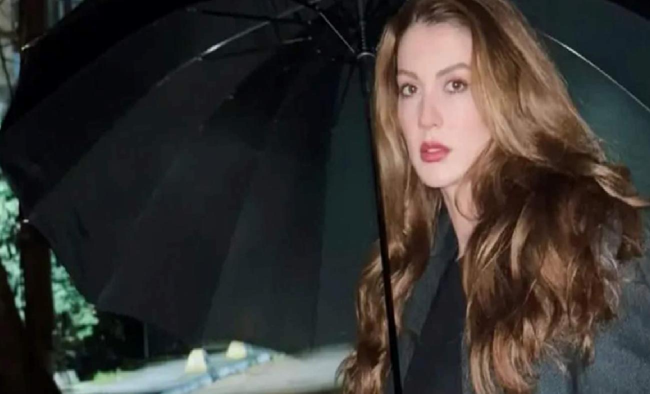 Burcu Özberk İstanbul Bebek'te Kameralara Yansıdı: Yurtdışı Planları ve Hayran Yorumu Üzerine Samimi Açıklamalar