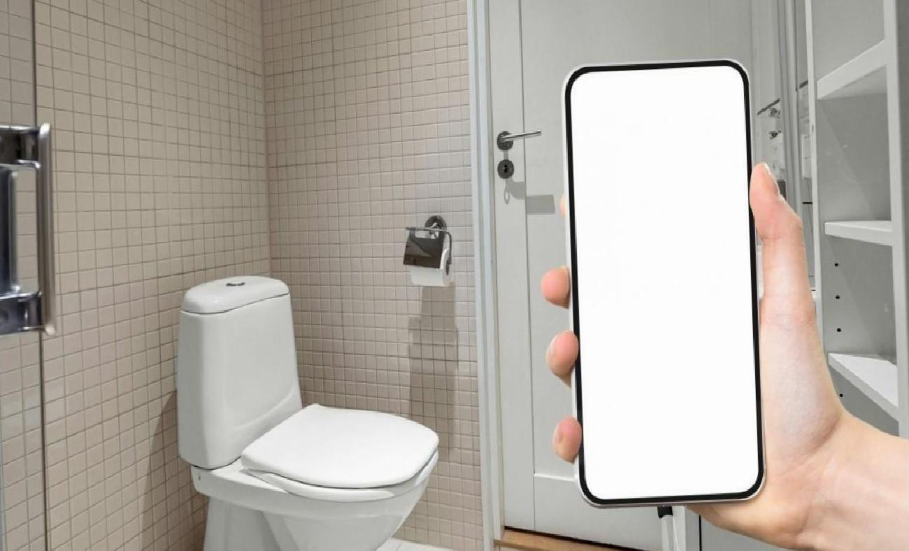 Cep Telefonuyla Tuvalette: Uzun Süre Oturmanın Basur Riski Üzerindeki Etkileri