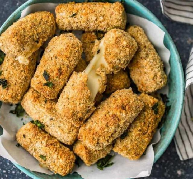 İki farklı pişirme yöntemiyle zenginleştirilmiş, peynir dolu bir atıştırmalık tarifi