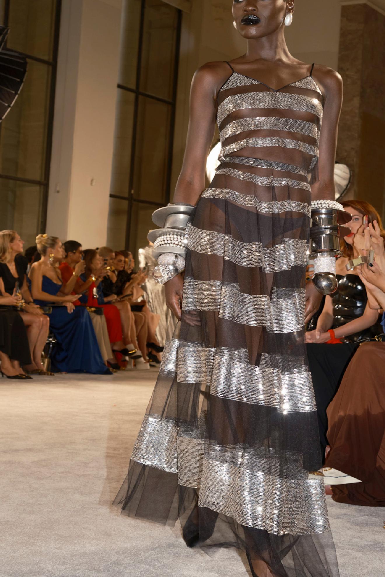 Çizgiler Sonbahar/Kış 2025'te Yeniden Canlandı: Dinamik ve Şık Bir Yolculuk