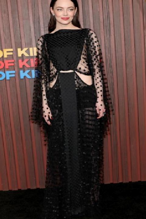 Emma Stone’ın Kırmızı Halı Şıklığında 12 Unutulmaz An: Kıyafetler ve Öne Çıkan Detaylar