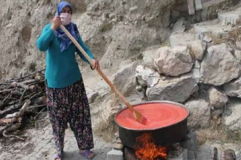 Evde Salça Yapımı: Domates ve Biber İçin Pratik Tarifler ve Püf Noktaları