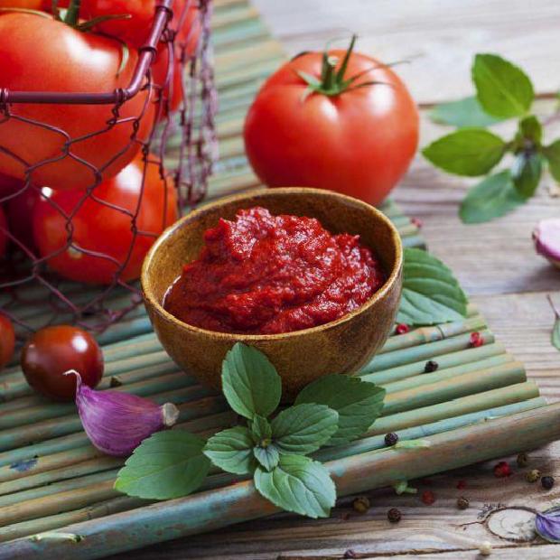 Evde Salça Yapımı: Domates ve Biber İçin Pratik Tarifler ve Püf Noktaları
