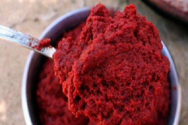 Evde Salça Yapımı: Domates ve Biber İçin Pratik Tarifler ve Püf Noktaları