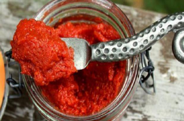 Evde Salça Yapımı: Domates ve Biber İçin Pratik Tarifler ve Püf Noktaları