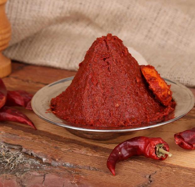 Evde Salça Yapımı: Domates ve Biber İçin Pratik Tarifler ve Püf Noktaları