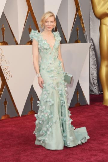 Giorgio Armani'nin Kırmızı Halı Işıltısı: Ünlülerin Seçkileri ve Mirası