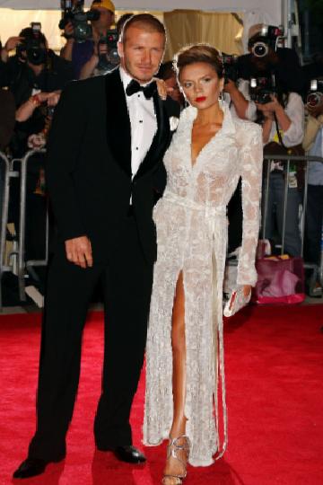 Giorgio Armani'nin Kırmızı Halı Işıltısı: Ünlülerin Seçkileri ve Mirası