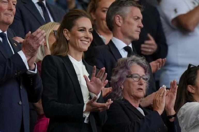 Görünen Değişim: Kate Middleton'ın Saç Rengi ve Kraliyet Ziyaretleri Üzerine Yeni Bir Bakış