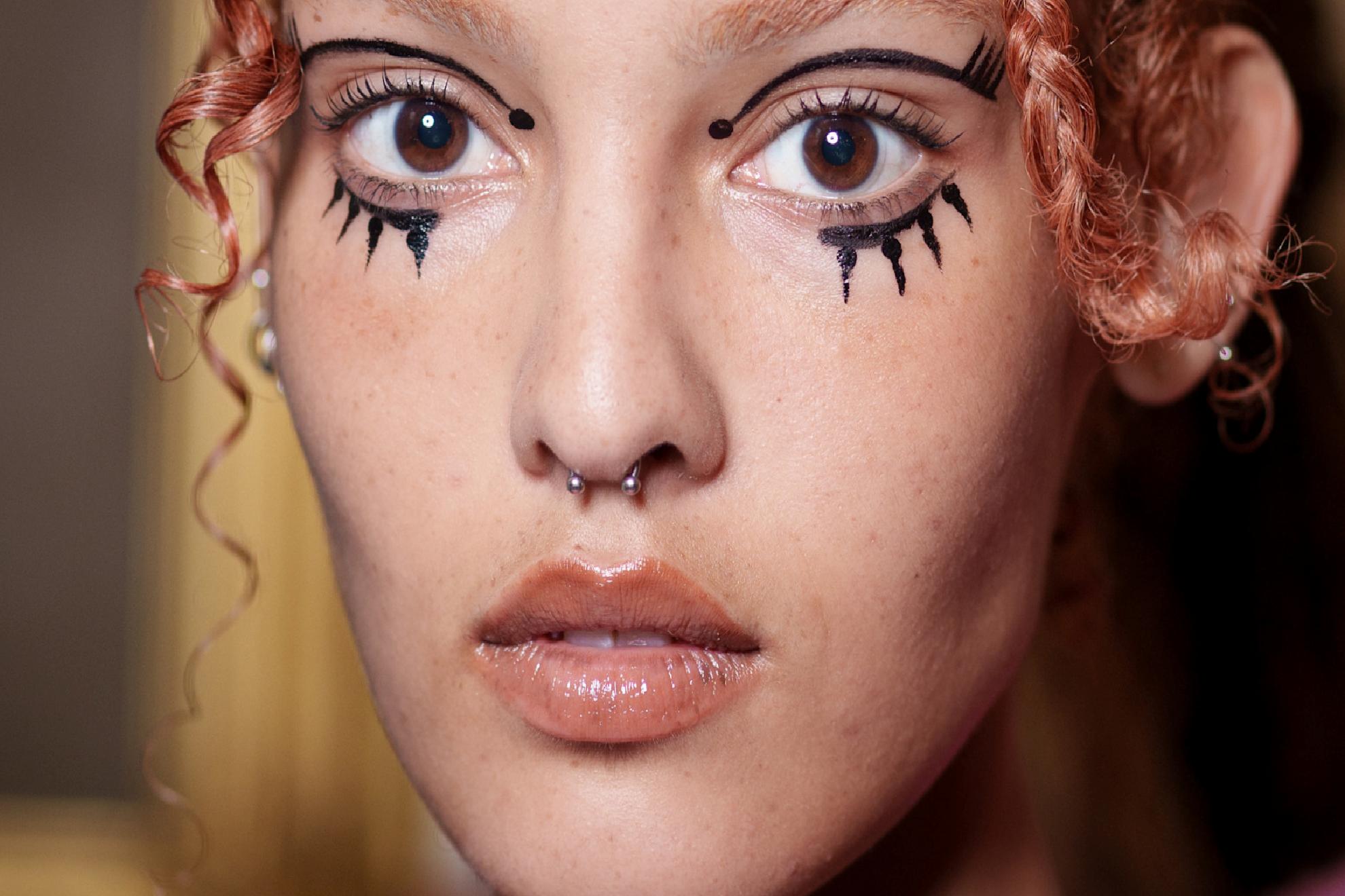 Grafik Göz Makyajı: Minimal Dokunuşlardan Cesur Geometrilere