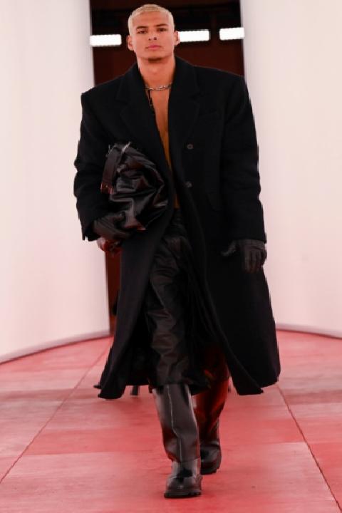 H&M'in Londra Defilesi: Sonbahar/Kış 2025 Koleksiyonunun Enerji Dolu Anları