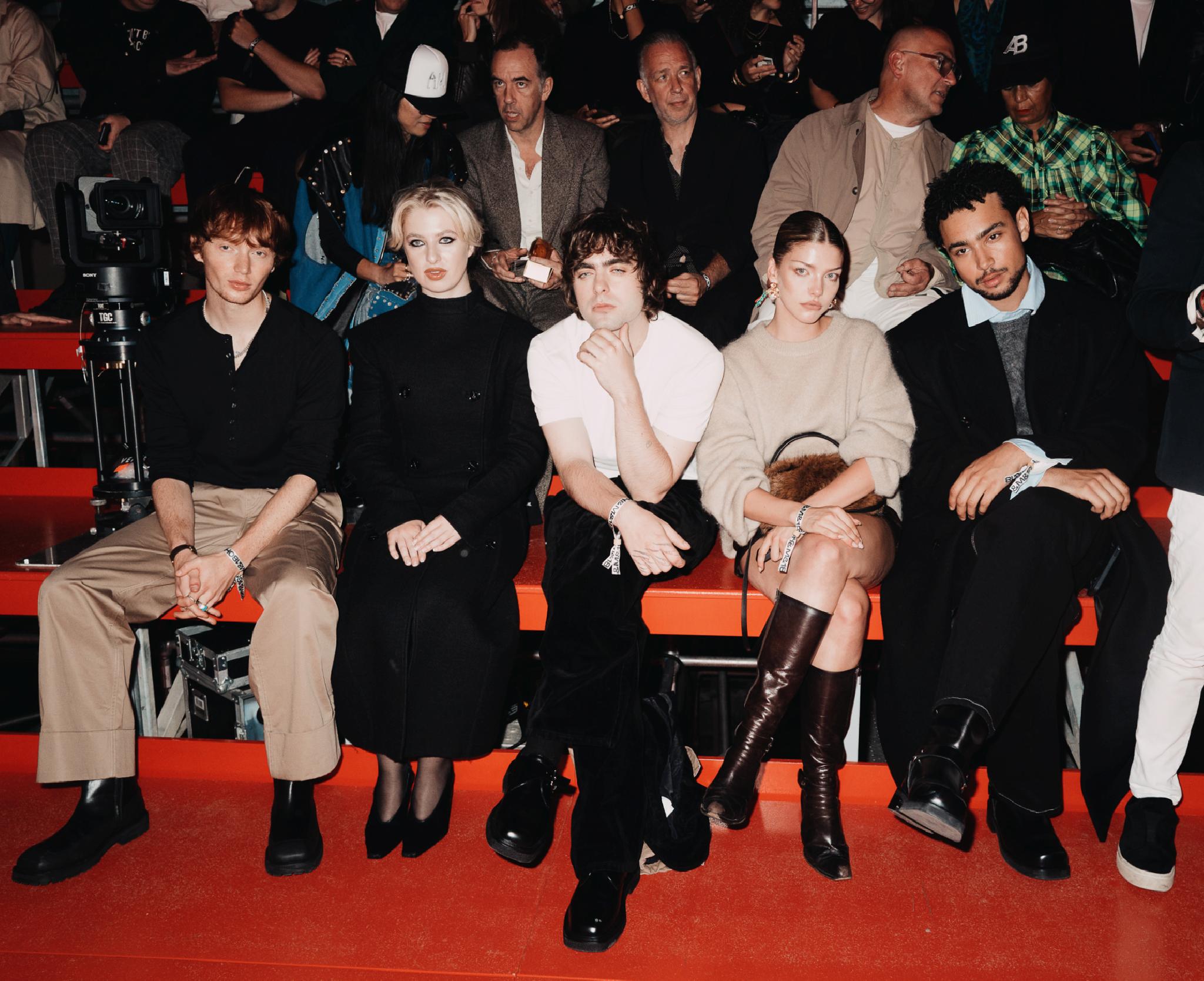 H&M'in Londra Defilesi: Sonbahar/Kış 2025 Koleksiyonunun Enerji Dolu Anları