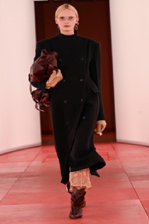 H&M'in Londra Defilesi: Sonbahar/Kış 2025 Koleksiyonunun Enerji Dolu Anları