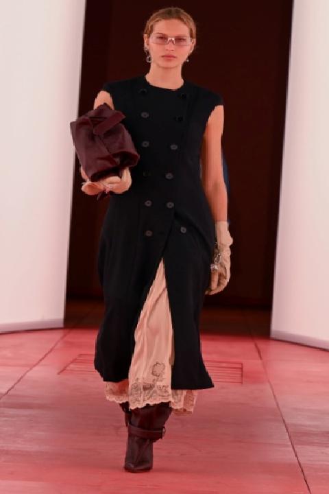 H&M'in Londra Defilesi: Sonbahar/Kış 2025 Koleksiyonunun Enerji Dolu Anları