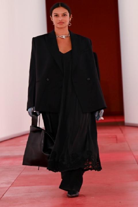 H&M'in Londra Defilesi: Sonbahar/Kış 2025 Koleksiyonunun Enerji Dolu Anları