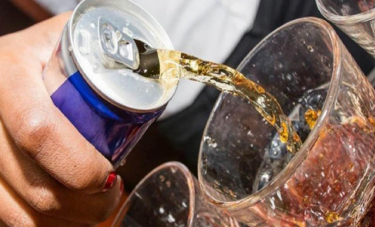 İngiltere, 16 Yaş Altında Enerji İçeceği Satışını Kısıtlıyor: Kafein Limiti 150 mg/lt Üzerine Çıkacak