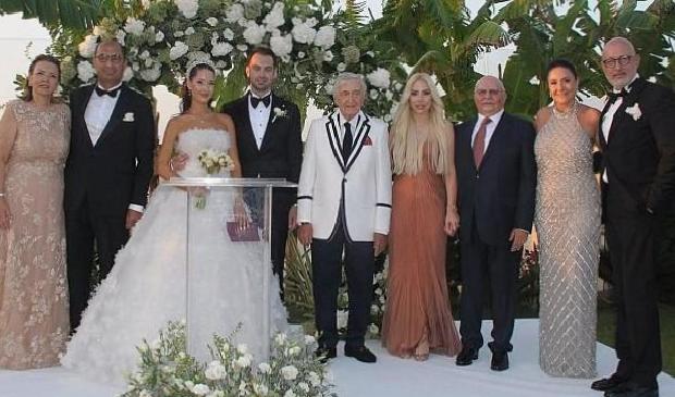 İzmir Çeşme'deki Düğünde Koç Ailesi ve İş Dünyasının Önemli İsimleri Nikahta Buluştu