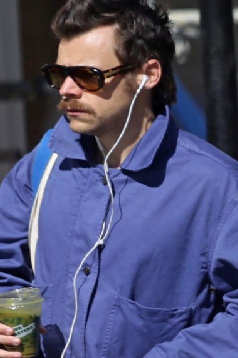 Kablolu Kulaklıklar: Nostaljiyle Modernliğin Buluşması ve Stil İfadesi