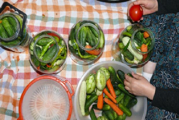 Kışa Hazır: Evde Salatalık Turşusu Yapımının Püf Noktaları ve Adımları