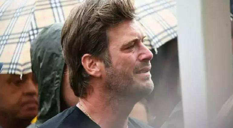 Kıvanç Tatlıtuğ Cenazede Gözyaşları ve Basın Tutuşturması: Tepkiler