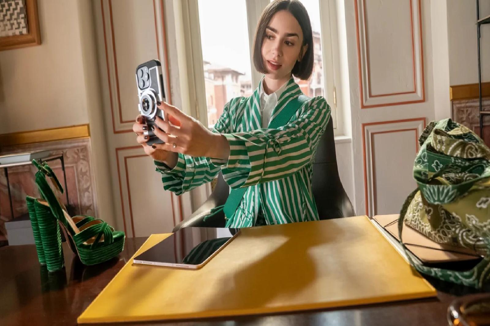 La Dolce Vita: Emily in Paris’in İtalyan İlhamıyla Şehir Sokaklarında Stil Yolculuğu