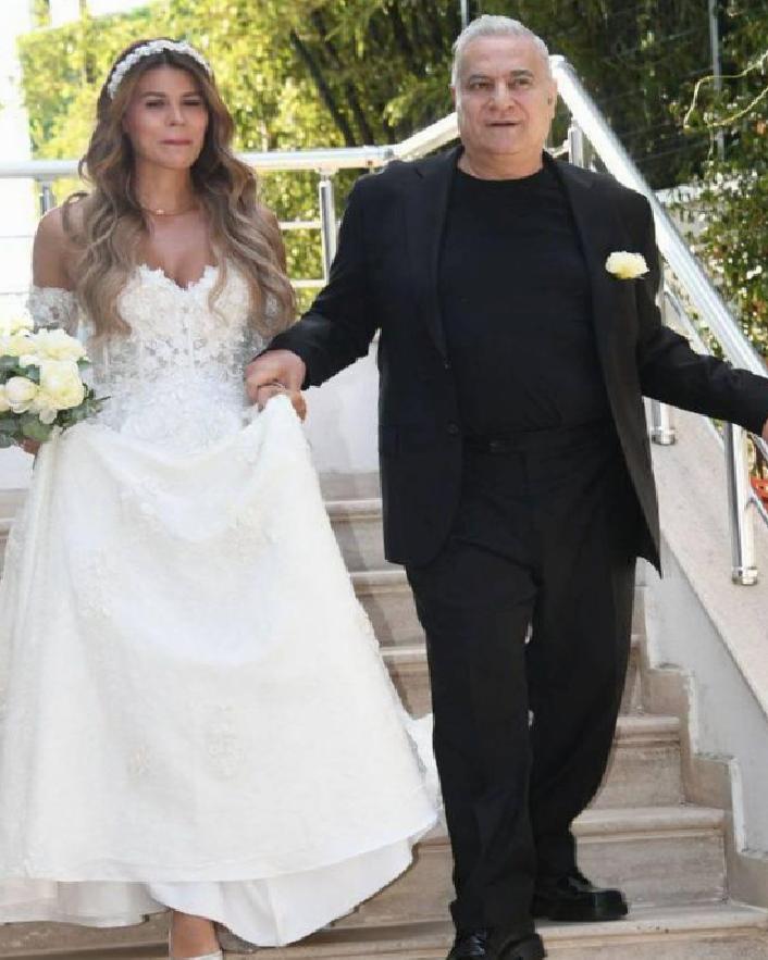 Mehmet Ali Erbil ve Gülseren Ceylan’ın Sade Nikahı: Sevgiyle Yükselen Yeni Bir Başlangıç