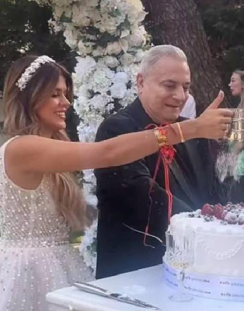 Mehmet Ali Erbil ve Gülseren Ceylan’ın Sade Nikahı: Sevgiyle Yükselen Yeni Bir Başlangıç