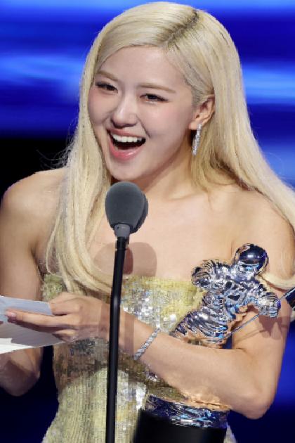 MTV Ödülleri Kırmızı Halı: Göz Alıcı Görünümler ve İlham Veren Detaylar