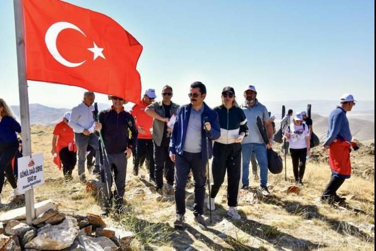 Neşet Ertaş'ın 13. Yılı: Gönül Dağı Zirvesinde Anma Töreni ve Anıların Dili