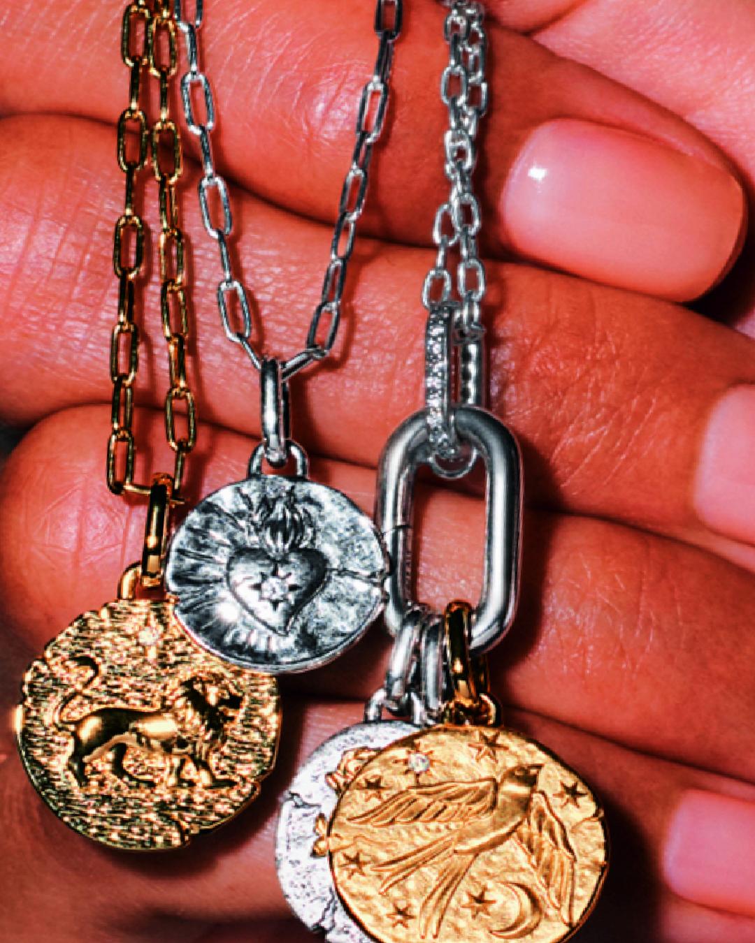 Pandora Tılsım Charm: Kişisel Hikâyeni Baştan Yarat ve Modern Şıklığı Keşfet