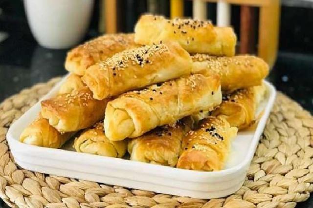 Peynirli Çıtır Börek Tarifi: Katmanlı Lezzet ve Bol Peynirli İç Harç