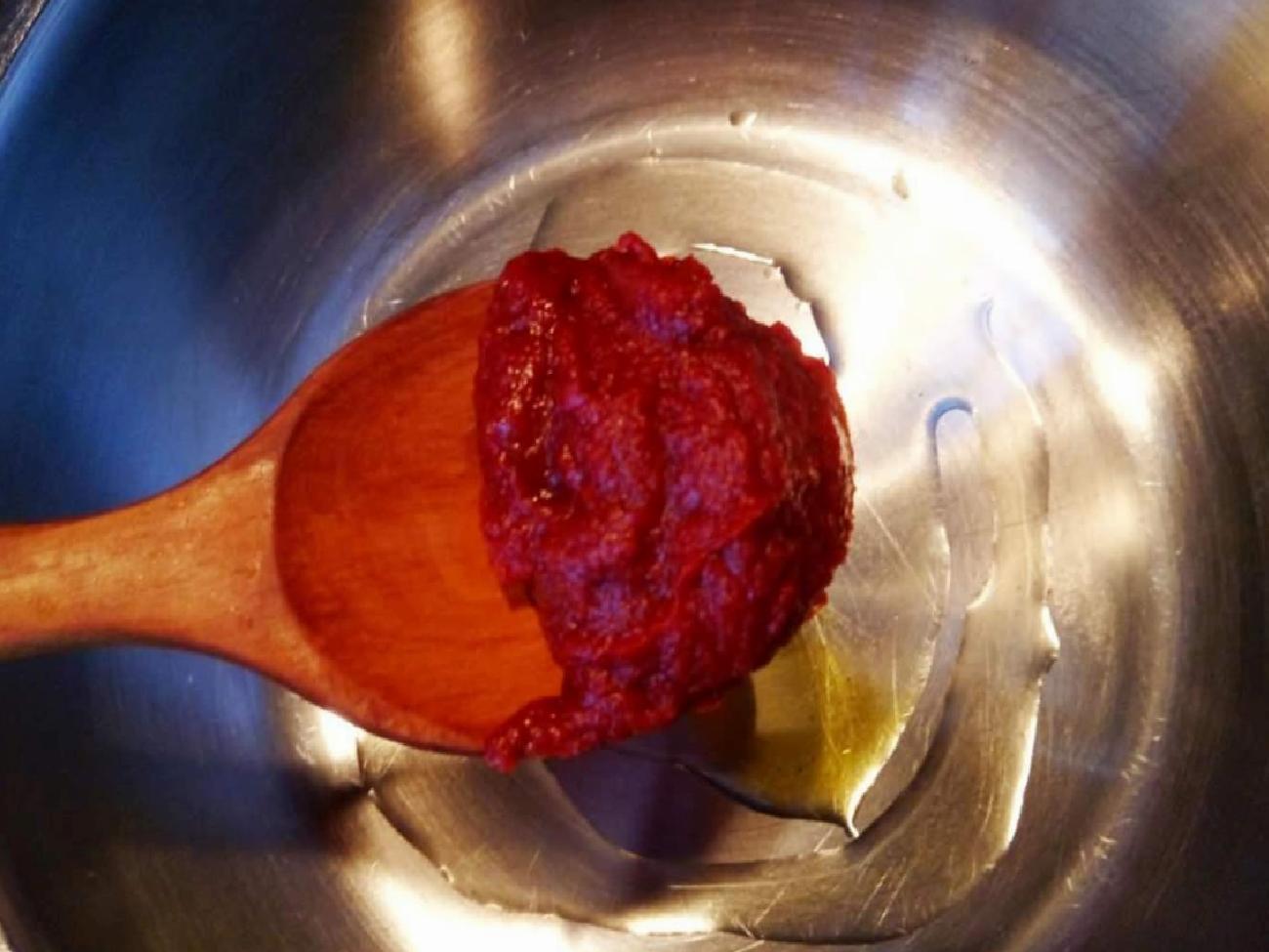 Salçayı Uzun Süre Taze Tutmanın Pratik Yöntemleri