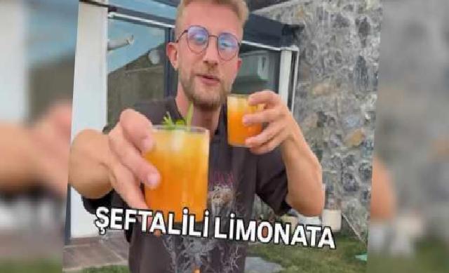 Şeftalili Limonata: Tahsin Küçük’ün Ferahlatıcı Thesili Sunumu ve Tarifin Detayları