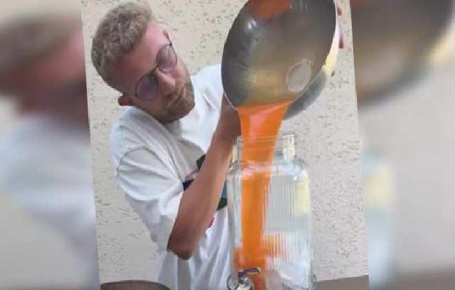 Şeftalili Limonata: Tahsin Küçük’ün Ferahlatıcı Thesili Sunumu ve Tarifin Detayları