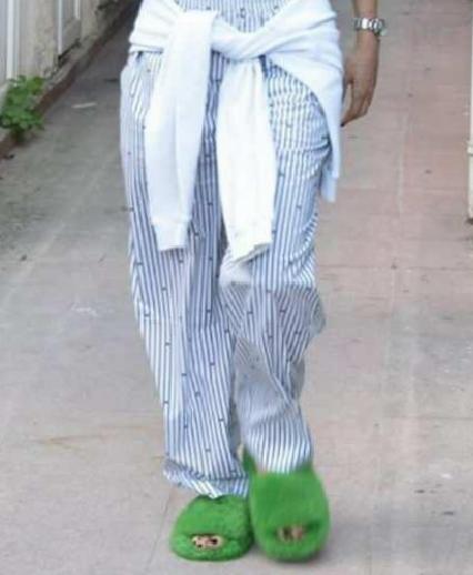 Serenay Sarıkaya’nın 50 Bin TL’lik Yeşil Tüylü Terlikleri Sosyal Medyada Gündem Oldu