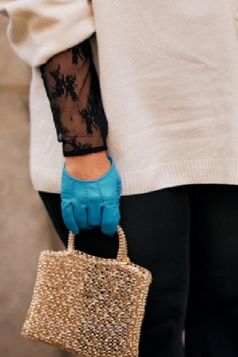 Sokak Modasının Dönüştürücü Gücü: Milano 2026 İlkbahar/Yaz Koleksiyonunda Malzeme ve Çanta Odaklı İfade