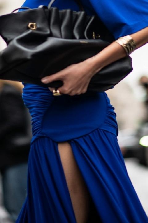 Sokak Modasının Dönüştürücü Gücü: Milano 2026 İlkbahar/Yaz Koleksiyonunda Malzeme ve Çanta Odaklı İfade