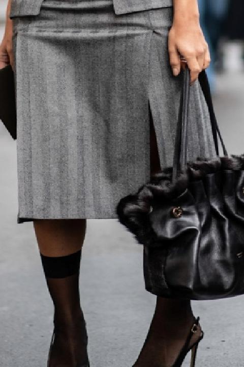 Sokak Modasının Dönüştürücü Gücü: Milano 2026 İlkbahar/Yaz Koleksiyonunda Malzeme ve Çanta Odaklı İfade