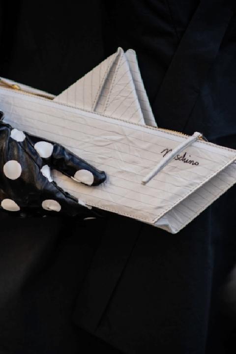 Sokak Modasının Dönüştürücü Gücü: Milano 2026 İlkbahar/Yaz Koleksiyonunda Malzeme ve Çanta Odaklı İfade