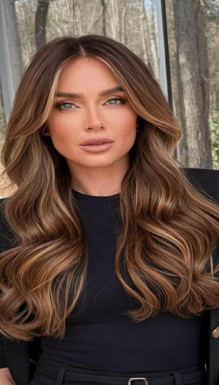 Sonbahar Saç Trendleri 2025: Renkler, Tonlar ve Retro Hacimlerle Yeniden Doğuş