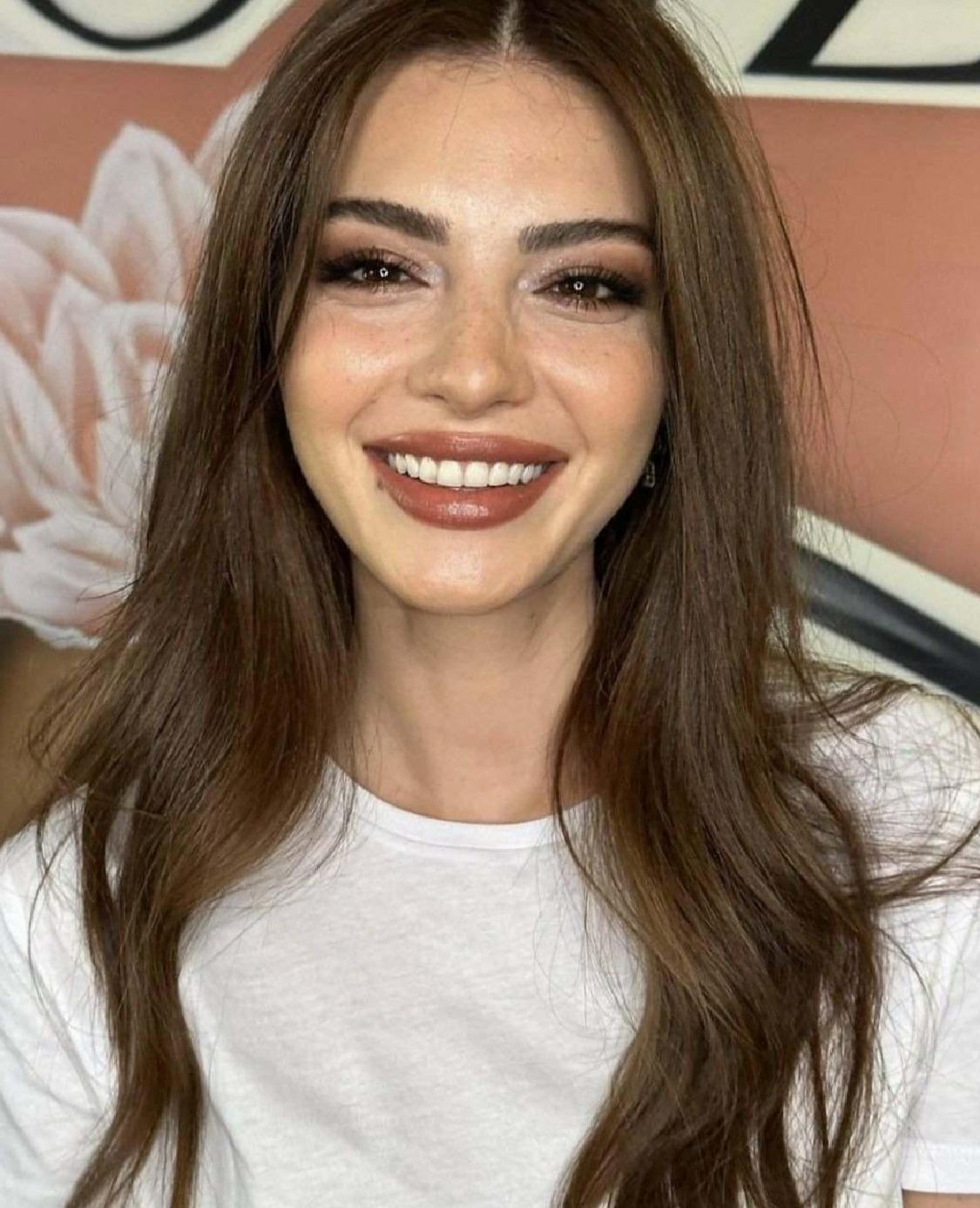 Sonbahar Saçı: 2025 Trendlerinde Sıcak Tonlar ve Retro Hacimler