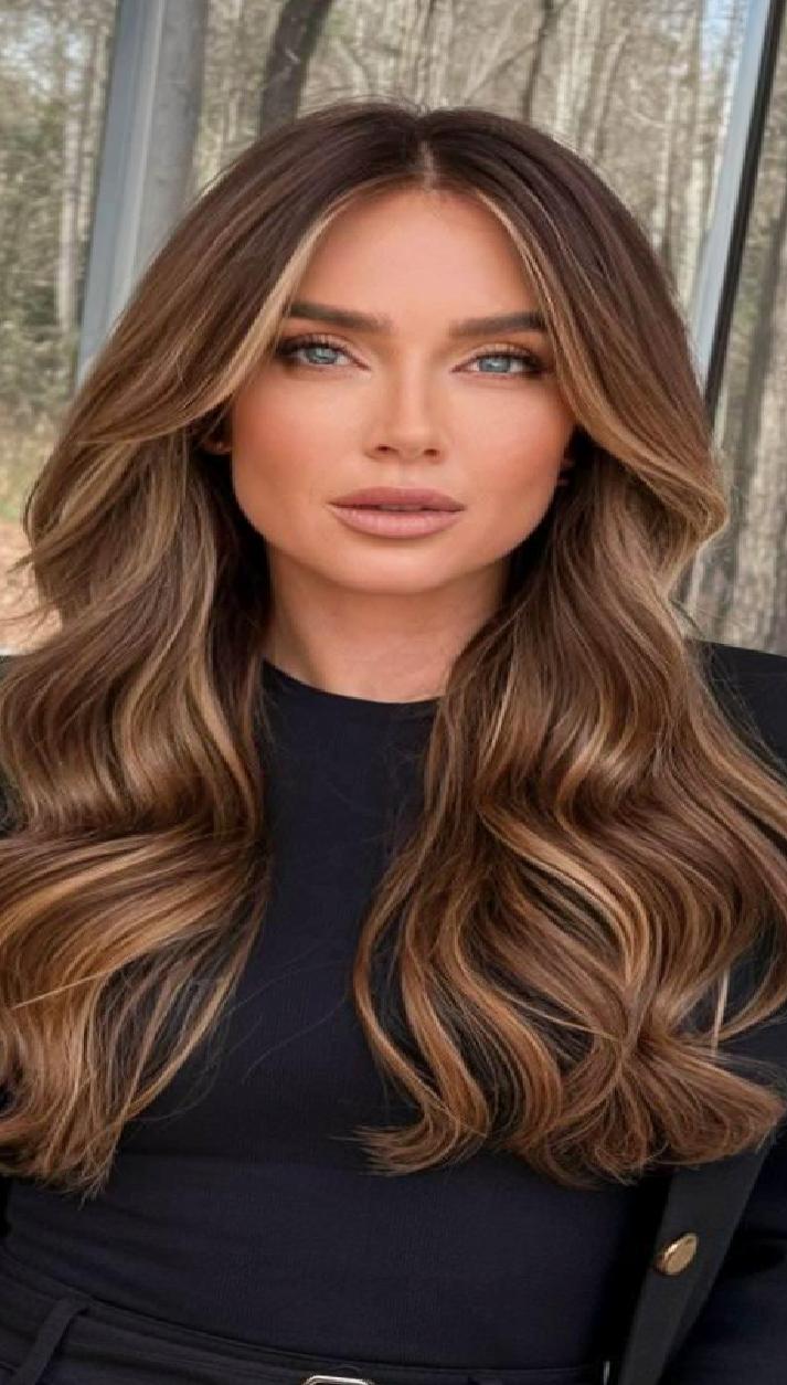 Sonbahar Saçı: 2025 Trendlerinde Sıcak Tonlar ve Retro Hacimler