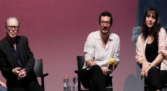 Steve Buscemi İstanbul’da: Boğaz Manzarasında Özel Gösterim ve Sürpriz Sohbet