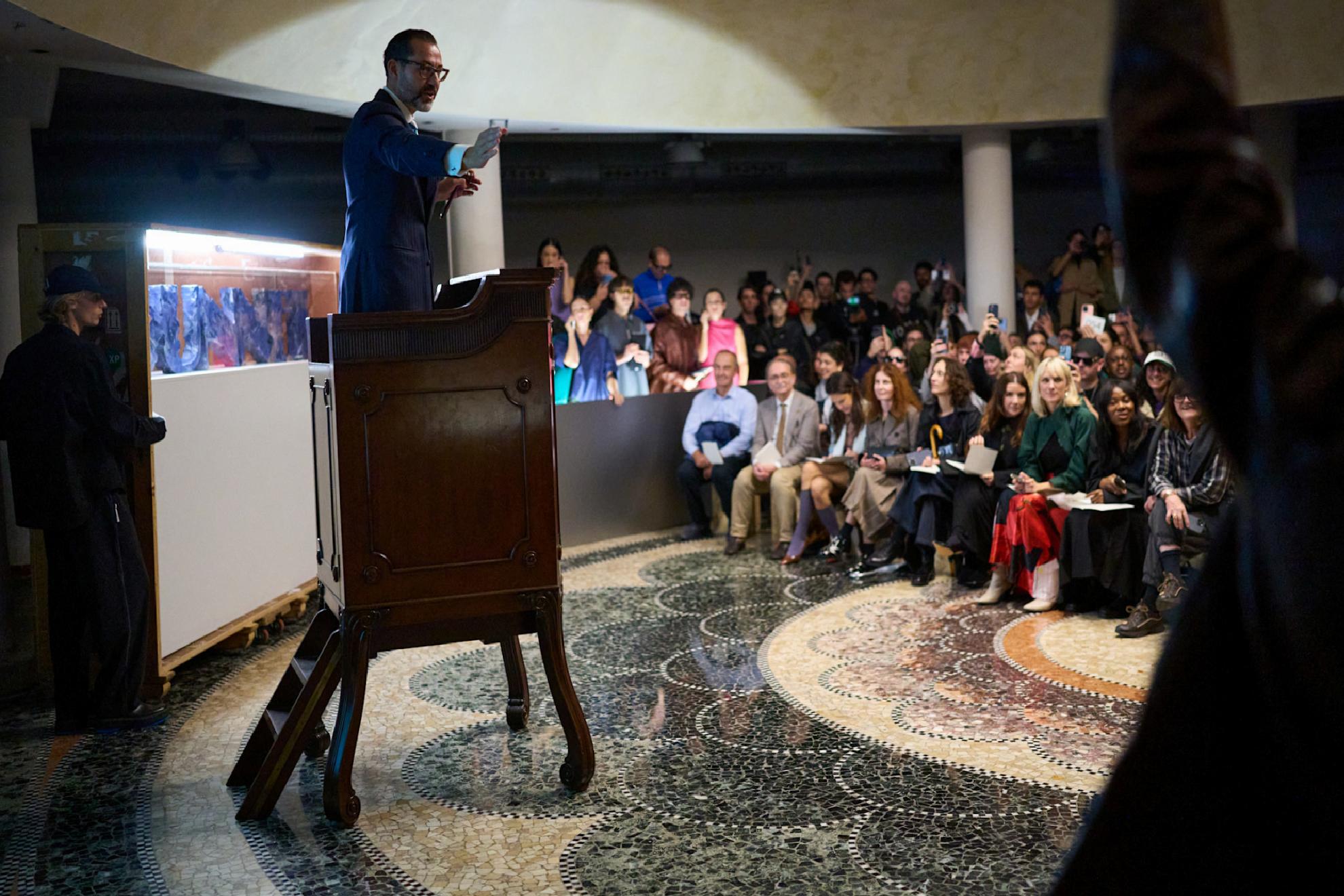 Sunnei X Christie's: Beklenmedik Bir Açık Artırma Sahnesinde Farklı Bir Moda Hikayesi