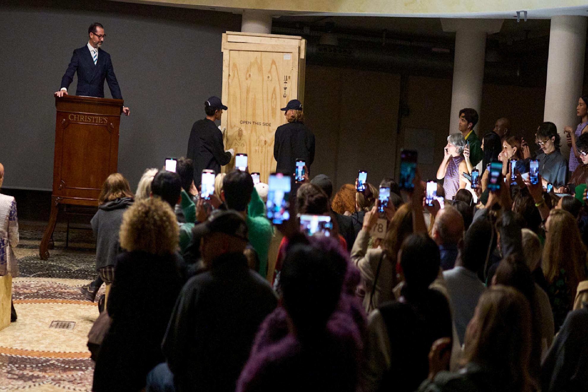 Sunnei X Christie's: Beklenmedik Bir Açık Artırma Sahnesinde Farklı Bir Moda Hikayesi